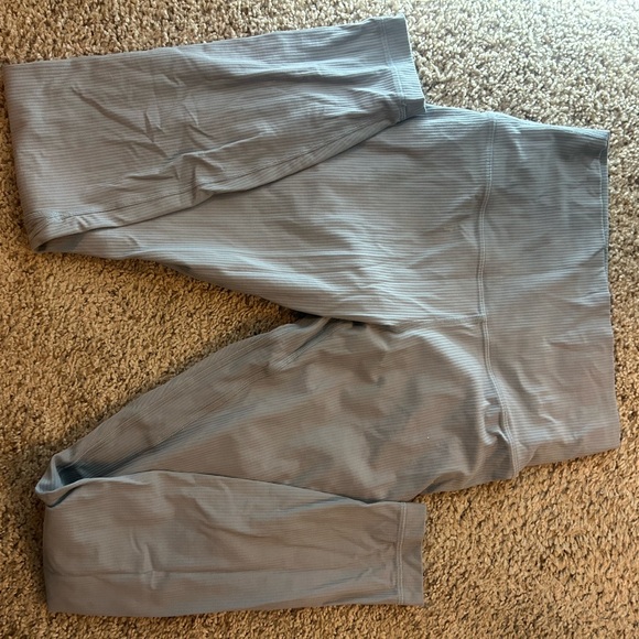 Lululemon Women's rhino Gray Leggings size 8 - Picture 4 of 4